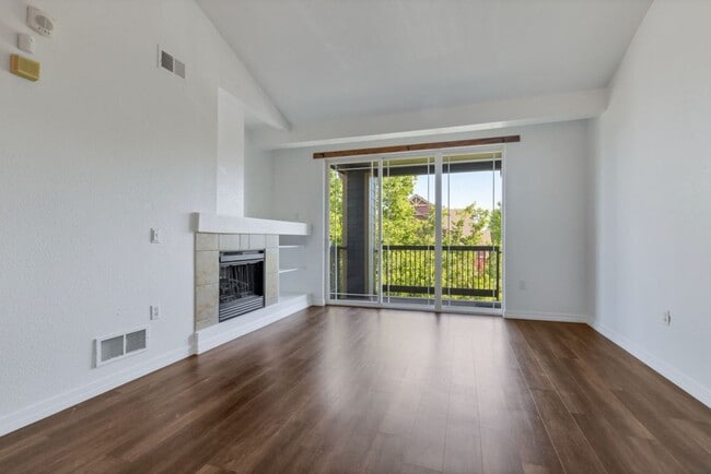 Foto del edificio - Stylish Longmont Condo with Vaulted Ceilings and Modern Upgrades