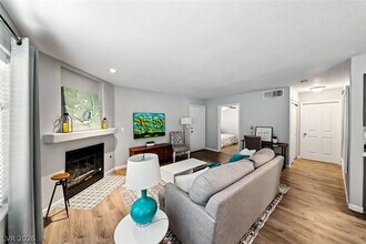 Building Photo - 700 Capri Dr