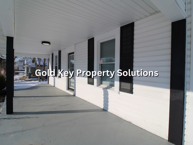 Foto del edificio - MUNCIE 3 BR 1 BA House with Garage and Covered Porch (SECTION 8 APPROVED)