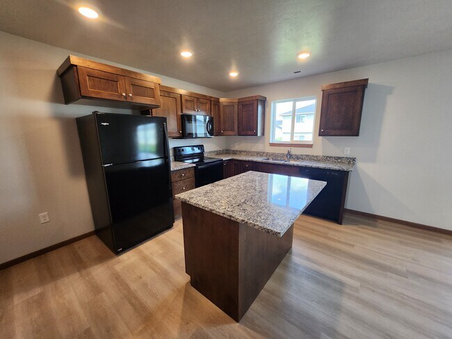 Building Photo - 5714 Radiant Pl