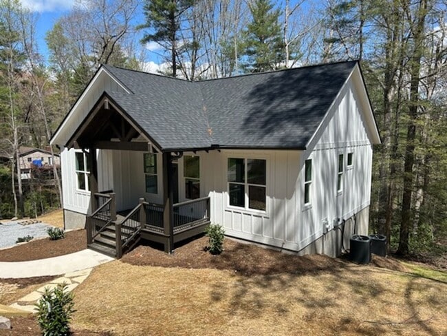 Building Photo - Well Maintained Home