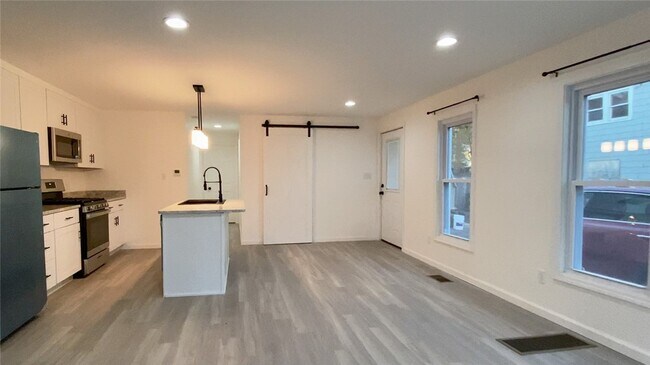 Foto del edificio - 470 W 2nd St