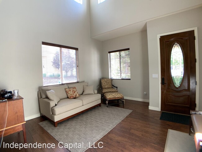 Building Photo - 3 br, 3.5 bath House - 1100 E. Sterling Lane