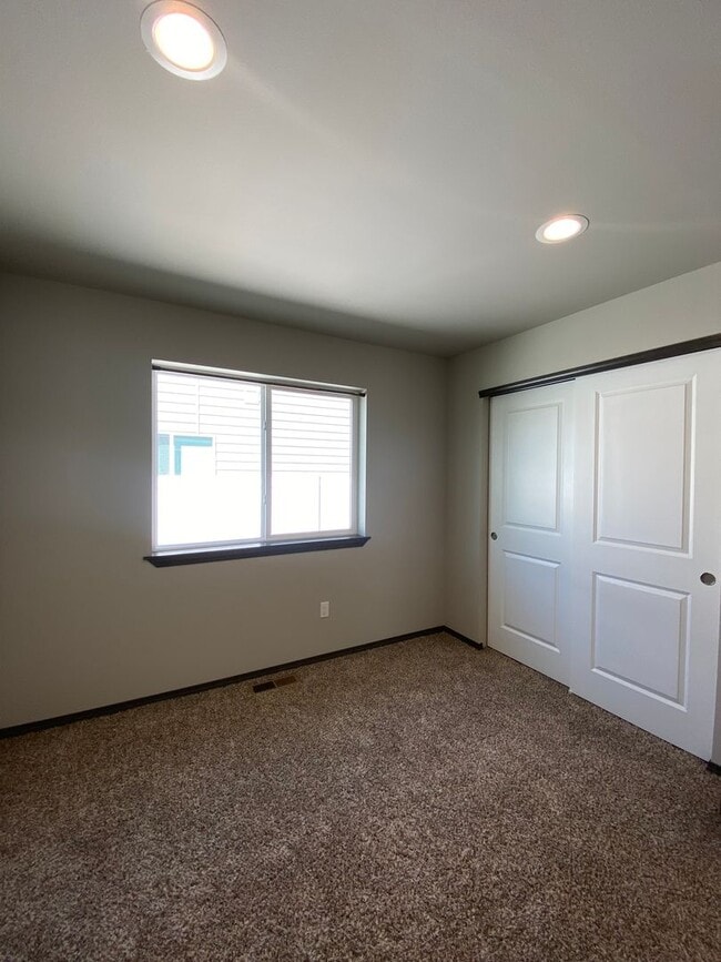 Foto del edificio - Beautiful 3 Bed/2 Bath Home and Half off the Rent on Move In!