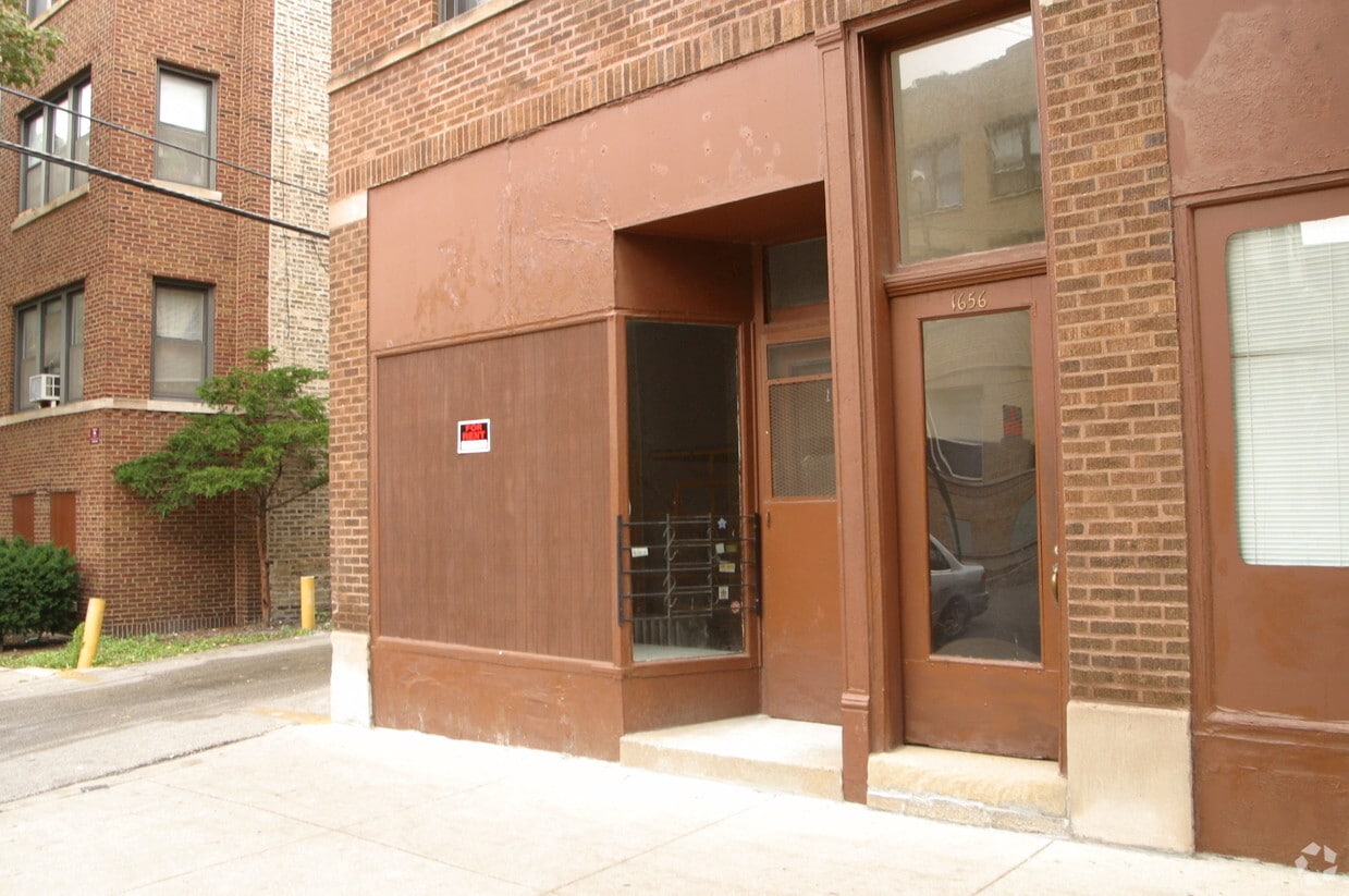 Building Photo - 6632 N Clark St