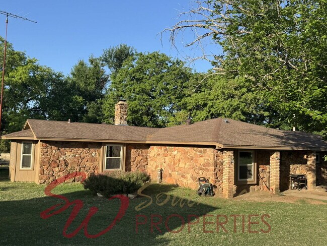 Foto del edificio - 2 bedroom 2 bath on a 12 acre paradise!