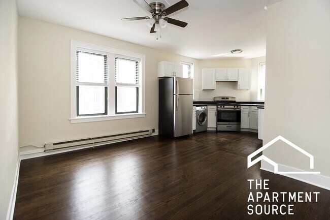 Foto del edificio - 3845 N Greenview Ave