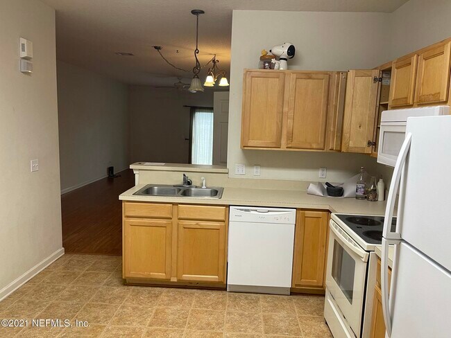 Building Photo - 425 Scrub Jay Dr