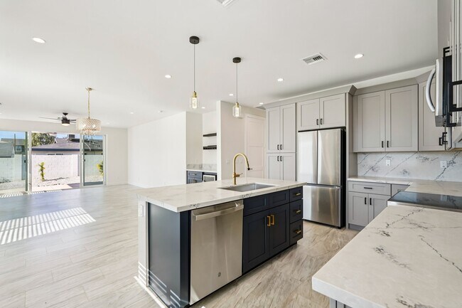 Foto del edificio - 910 E Roma Ave