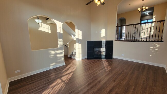 Building Photo - 1550 Lake Ridge Ct