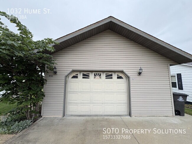 Building Photo - 1032 Hume St