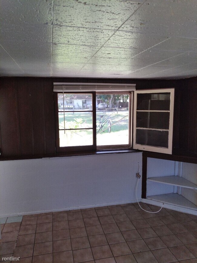 Foto del edificio - Studio, 1 bath House - 5514 44th St N