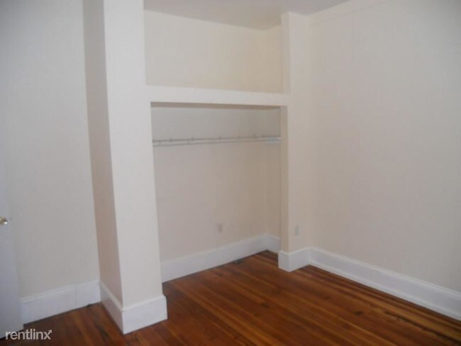 Building Photo - 35 Brackett St