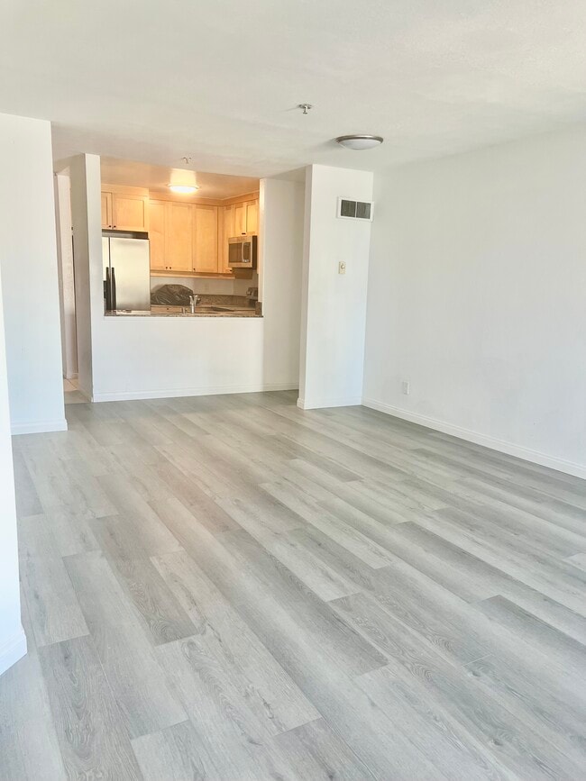 Building Photo - 3550 Lebon Dr