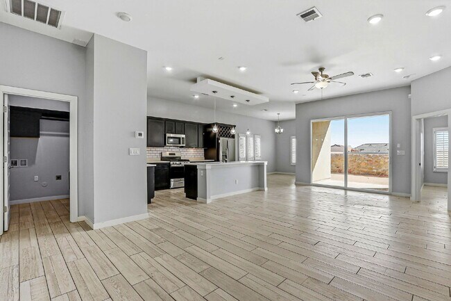 Building Photo - 13110 Emerald Isle St