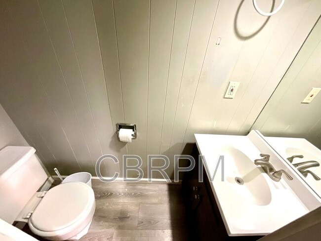 Building Photo - 2004 30th St