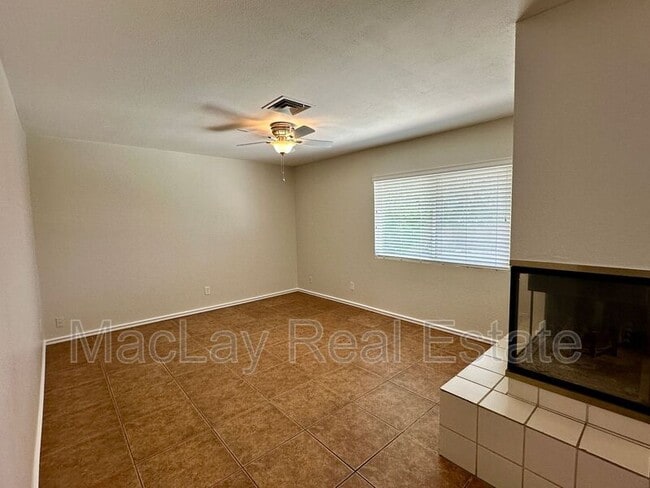 Building Photo - 1441 E Diamond Dr
