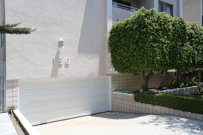 Foto del edificio - 156 N Clark Dr