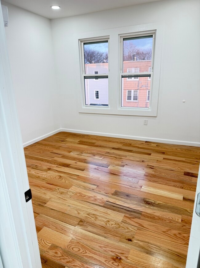 Foto del edificio - 9735 77th St