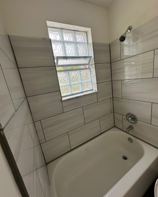 Foto del edificio - 7926 Glen Orchard Dr