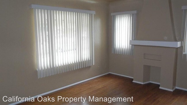 Building Photo - 484-486 San Clemente St
