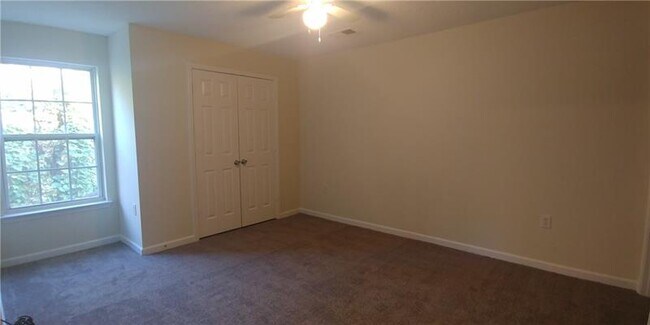 Building Photo - 3022 Campus Pointe Cir