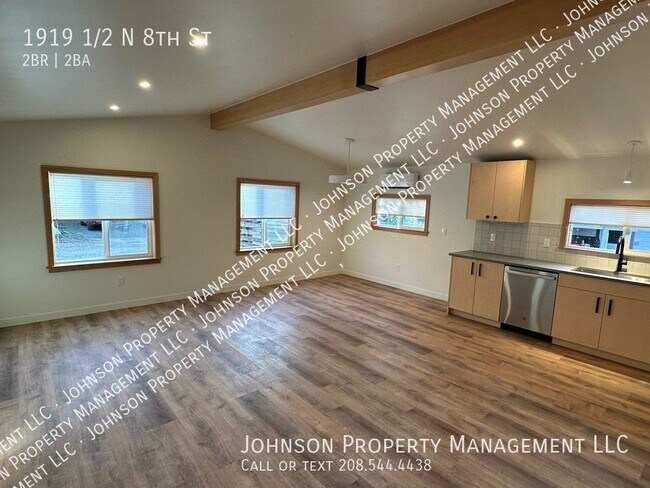 Building Photo - Wonderfully remodeled in the heart of the ...