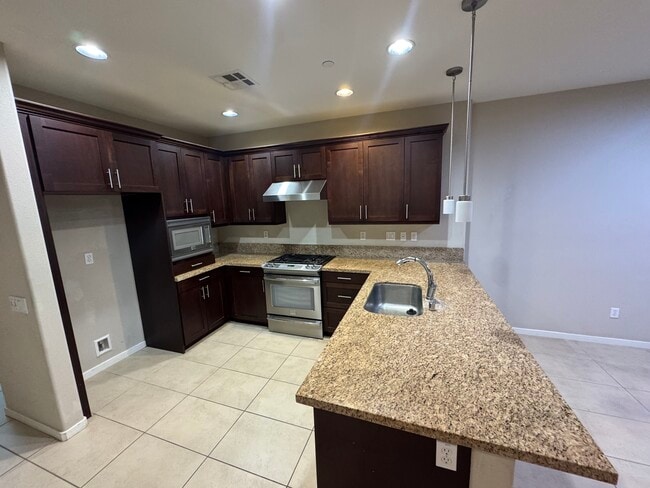 Building Photo - 1578 W Artesia Sq