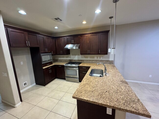 Foto del edificio - 1578 W Artesia Sq