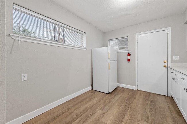 Foto del edificio - 7814 Glass St