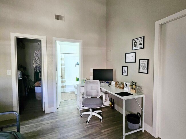 Foto del edificio - 1070 Calle del Cerro