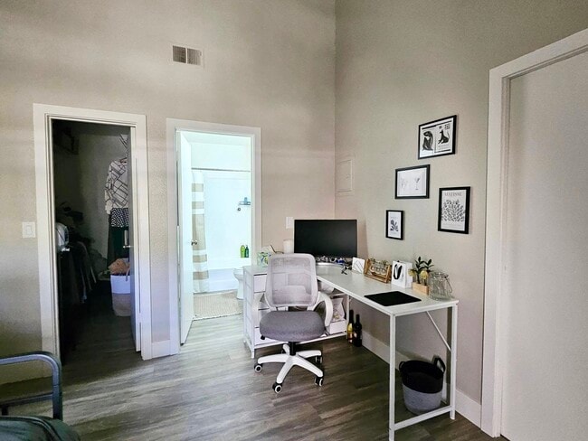 Building Photo - 1070 Calle del Cerro