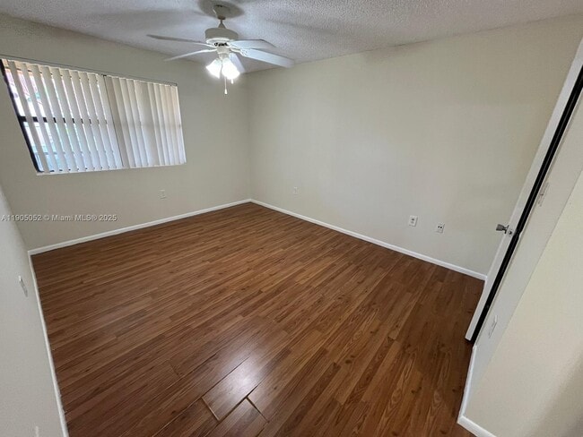 Foto del edificio - 10500 SW 155th Ct