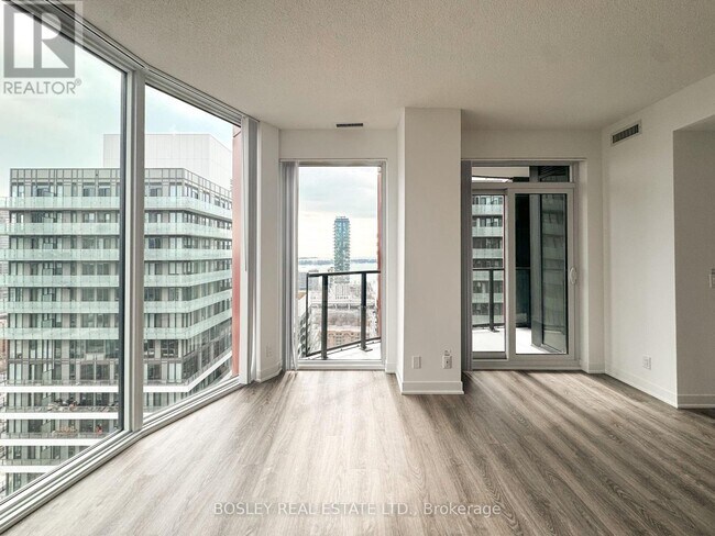 Photo du bâtiment - 180 Front St E