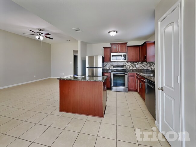 Foto del edificio - 336 Comanche Plains Rd