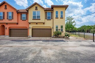 Building Photo - 12300 Terraza Cir