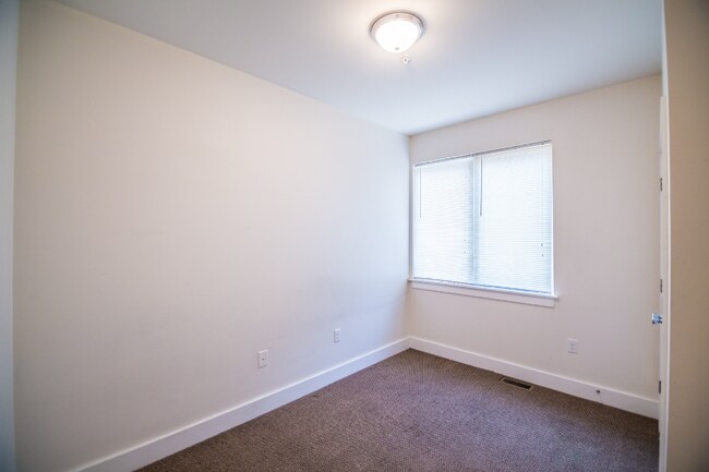 Building Photo - 441 N 32nd St