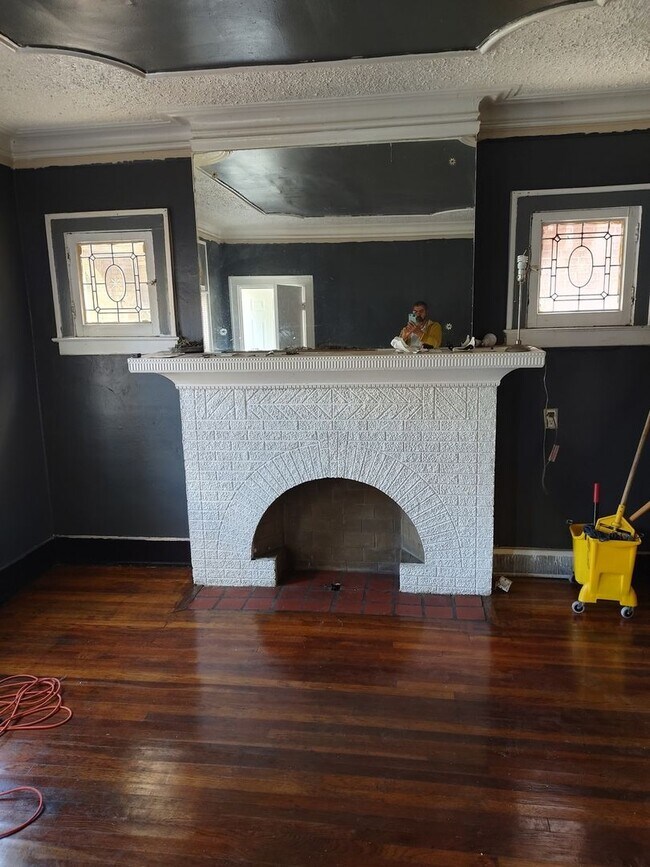 Foto del edificio - Spacious Duplex in Detroit
