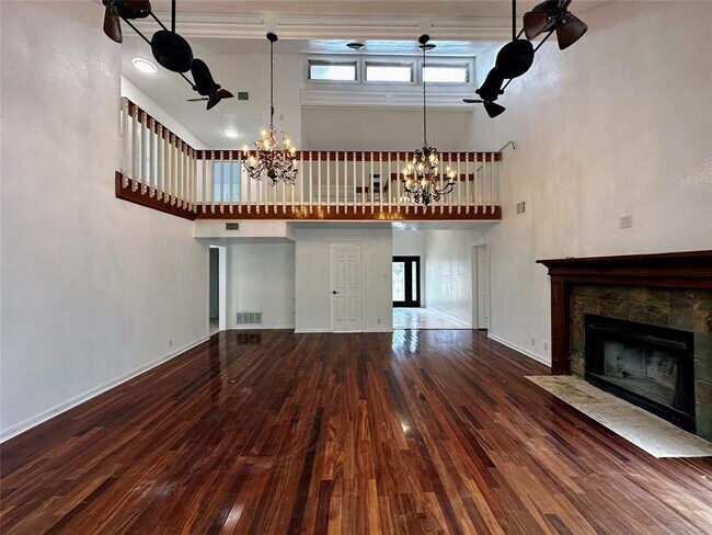 Building Photo - 302 Meadow Creek Dr
