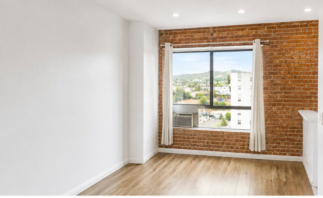 Building Photo - SAMO East Hollywood LLC