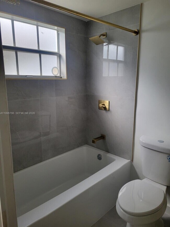 Foto del edificio - 771 SW 148th Ave