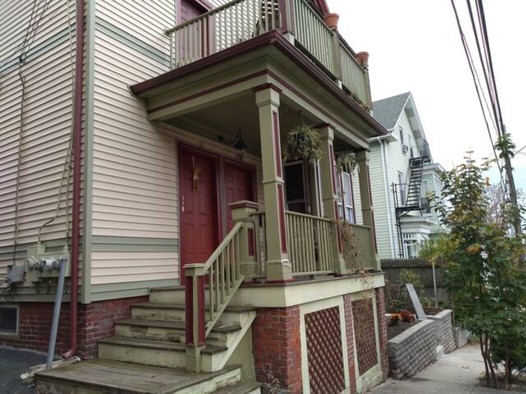 Primary Photo - 125 Pleasant St