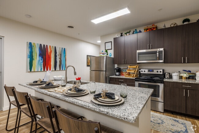 4BR, 4BA - Lakeside Commons Townhomes & Apartments