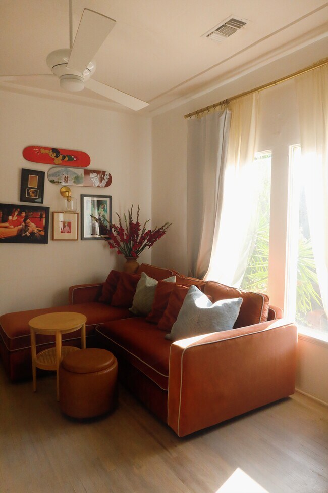 Foto del edificio - 8714 Crescent Dr