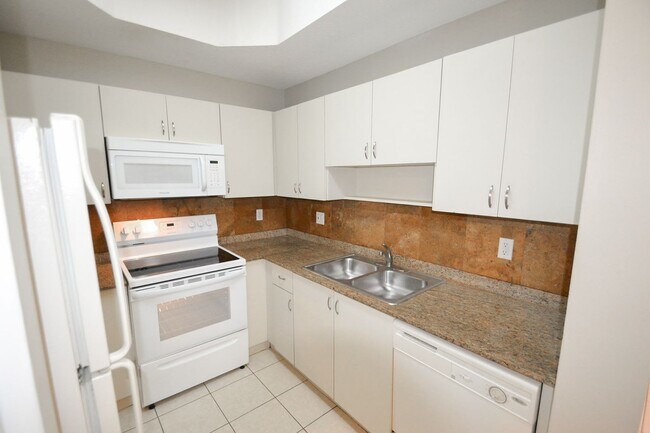 Building Photo - 2202 Coral Reef Ct Unit 5601