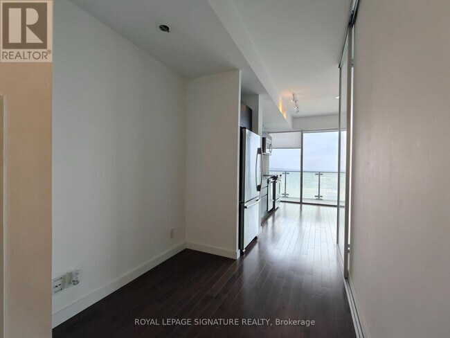 Building Photo - 390 Cherry St