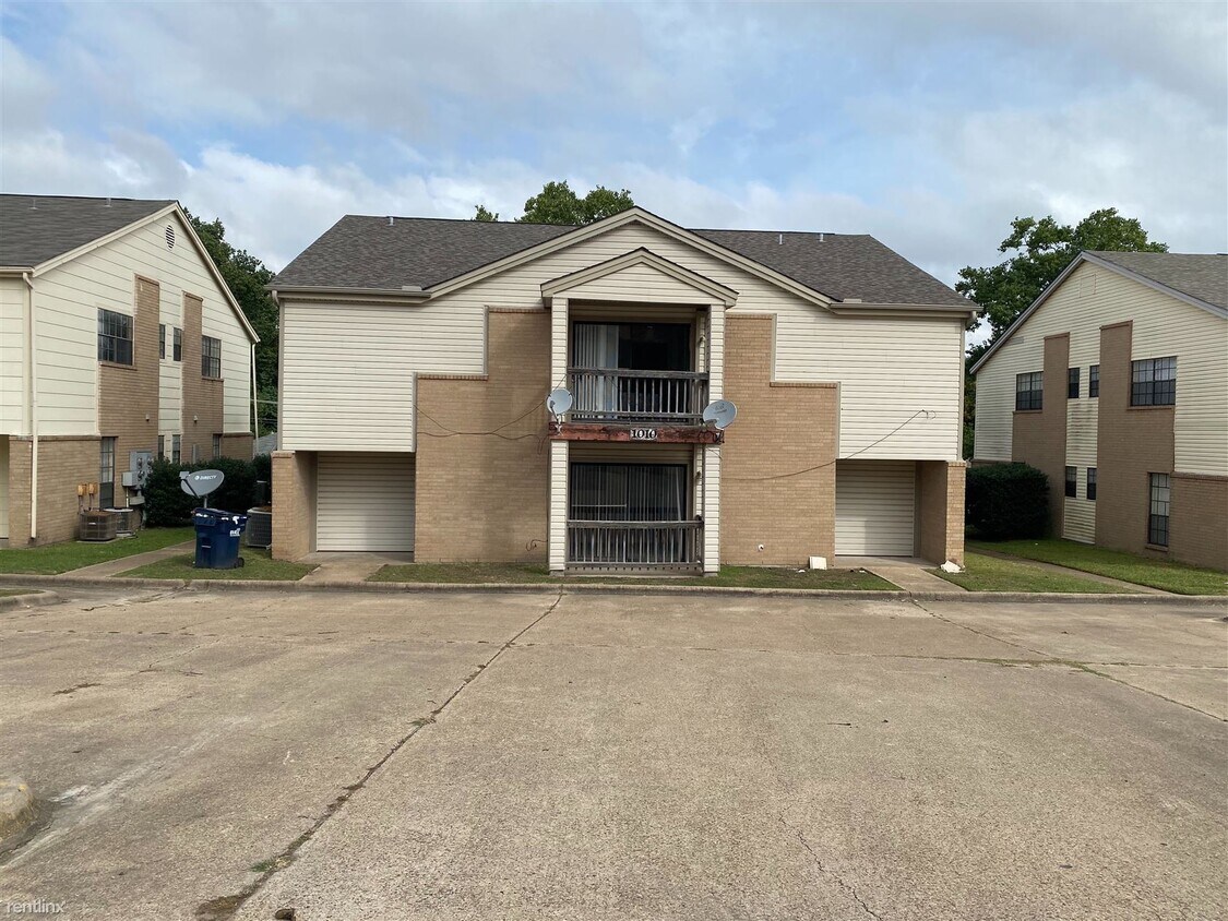 Primary Photo - 2 br, 2 bath 4plex - 1010 Autumn Cir C