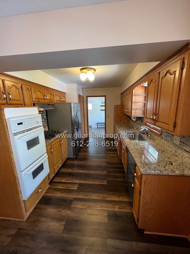 Foto del edificio - Mounds View House Available July 1, Update...