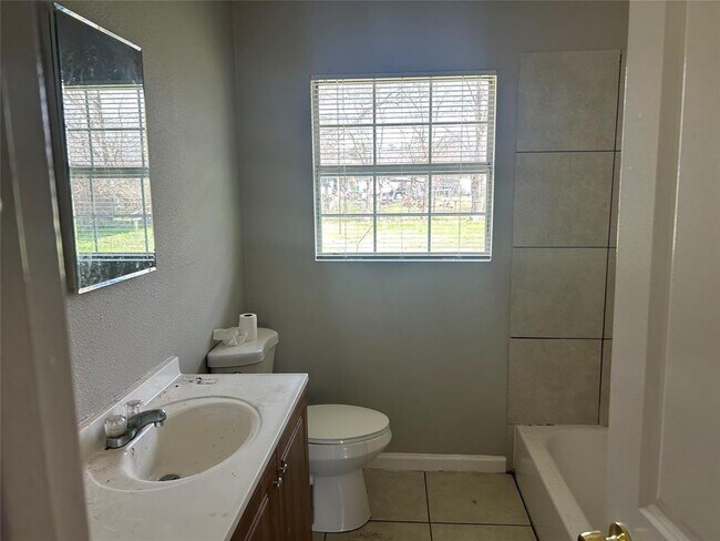 Foto del edificio - 8910 Strathmore Dr