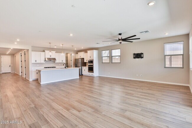 Foto del edificio - 2704 N 216th Ave